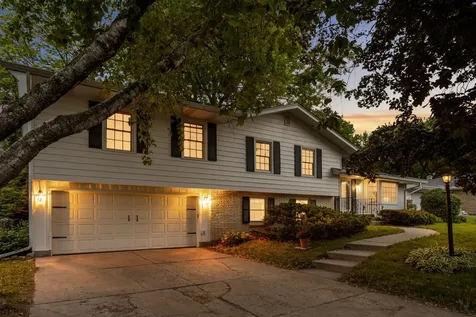 1740 Stanbridge Avenue Roseville MN 55113