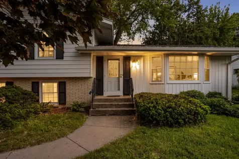 1740 Stanbridge Avenue Roseville MN 55113