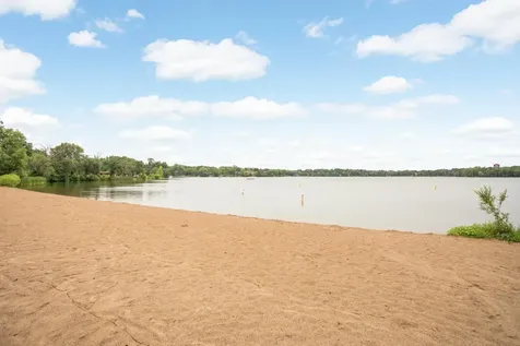 1740 Stanbridge Avenue Roseville MN 55113