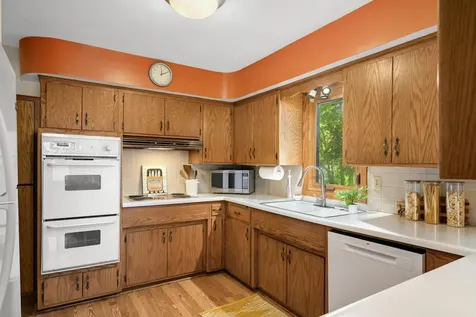 1740 Stanbridge Avenue Roseville MN 55113