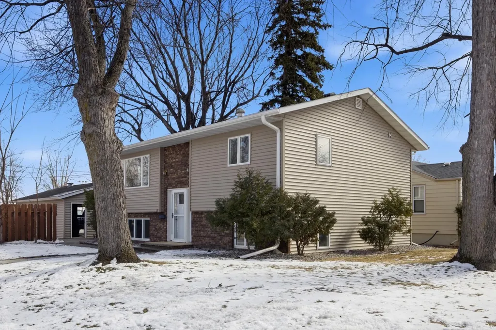 1211 Hall Avenue Breckenridge MN 56520