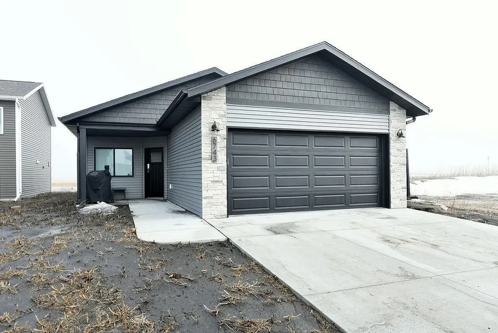 6743 66th Avenue S Horace ND 58047