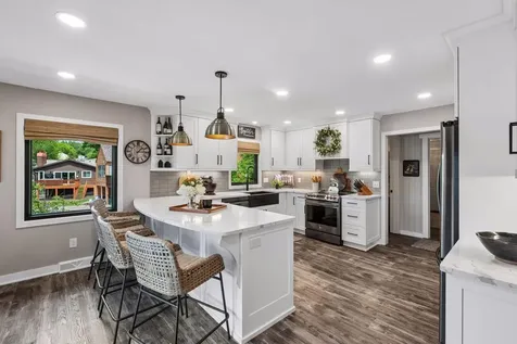 15600 Logarto Lane Burnsville MN 55306
