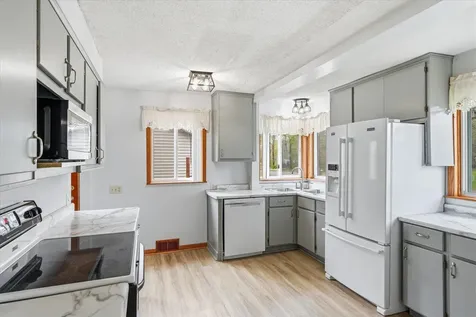 14649 283 1/2 Avenue NW Zimmerman MN 55398