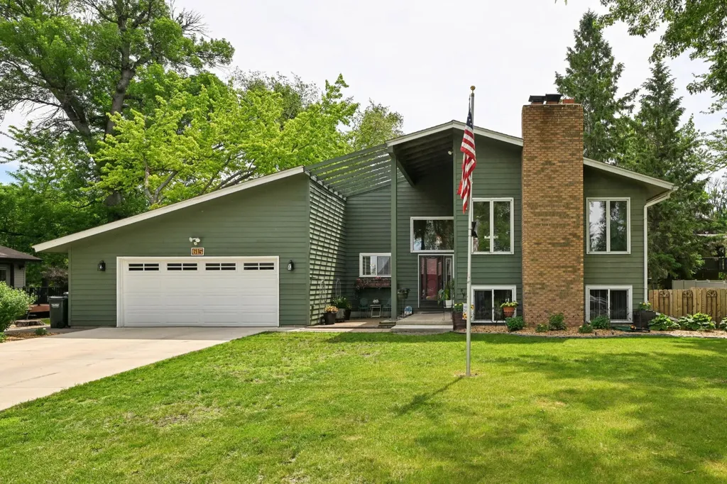 615 Lakewood Drive SW Hutchinson MN 55350