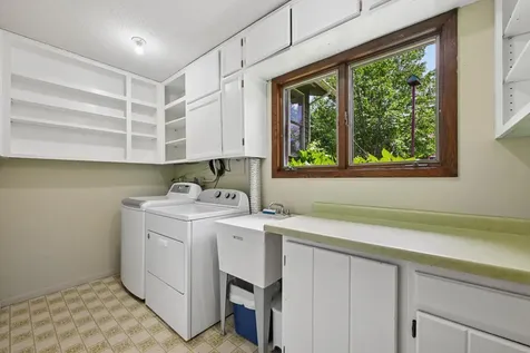 615 Lakewood Drive SW Hutchinson MN 55350