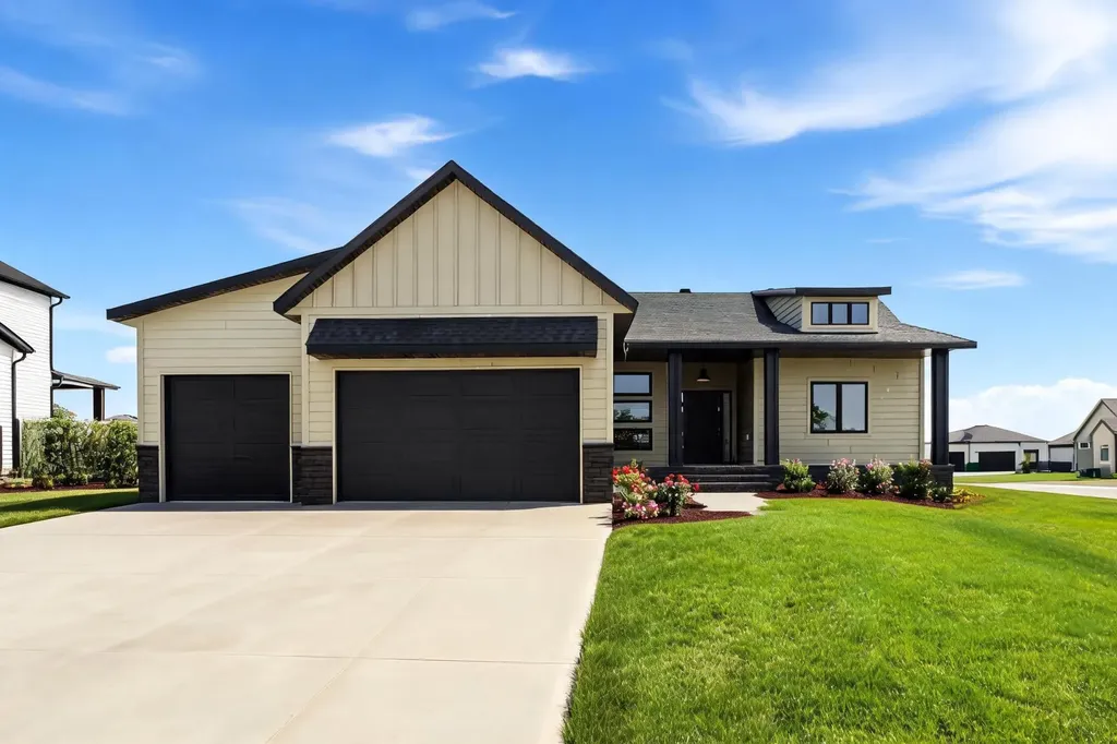 4270 Bristlecone Loop S Fargo ND 58104