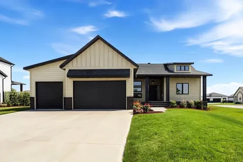 4270 Bristlecone Loop S Fargo ND 58104