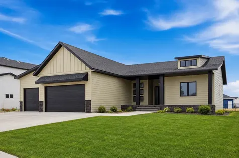 4270 Bristlecone Loop S Fargo ND 58104