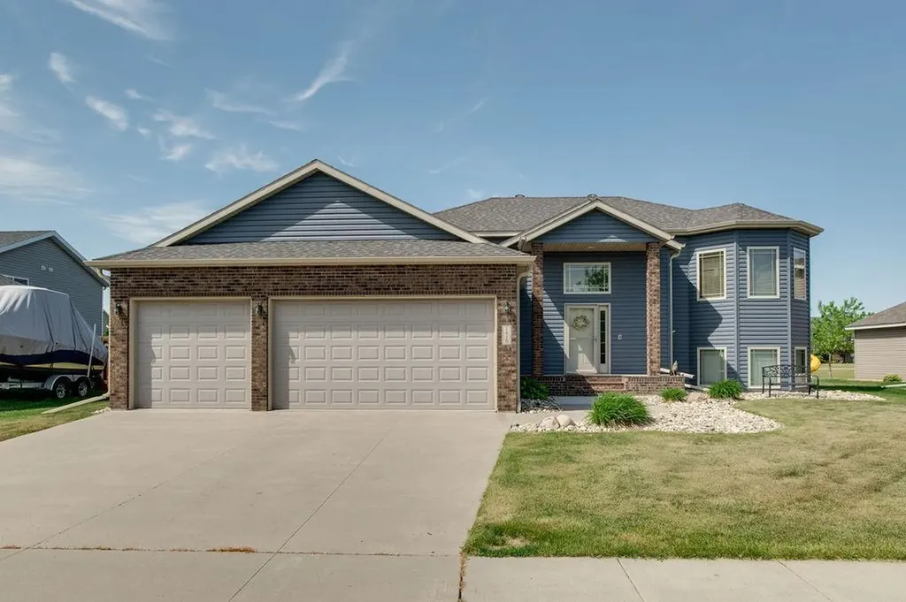 1610 42nd Avenue S Moorhead MN 56560