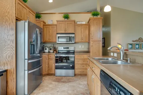 1610 42nd Avenue S Moorhead MN 56560