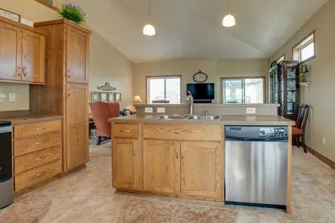 1610 42nd Avenue S Moorhead MN 56560