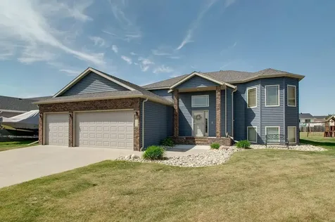 1610 42nd Avenue S Moorhead MN 56560
