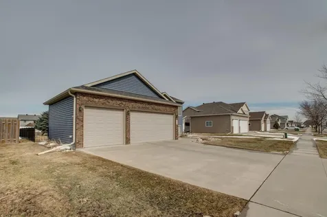 1610 42nd Avenue S Moorhead MN 56560