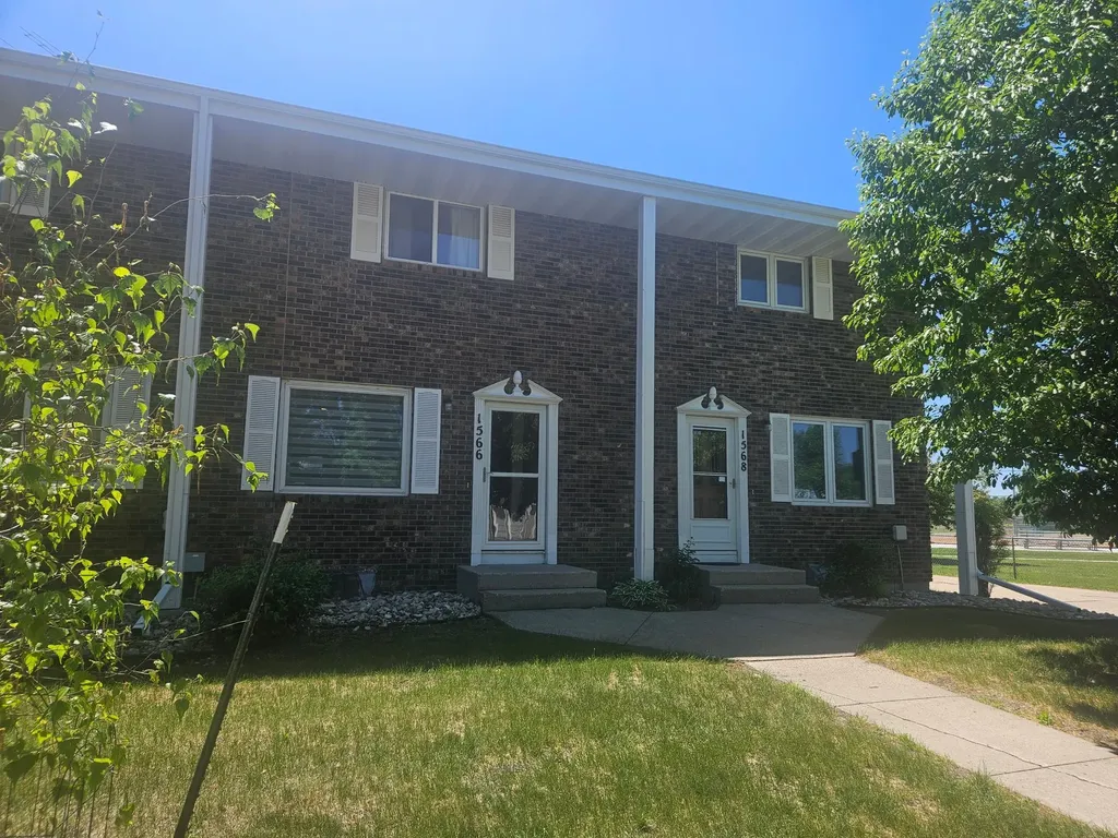 1566 27th Avenue S Fargo ND 58103