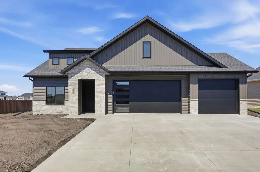 3296 Timber Creek Circle S Fargo ND 58104