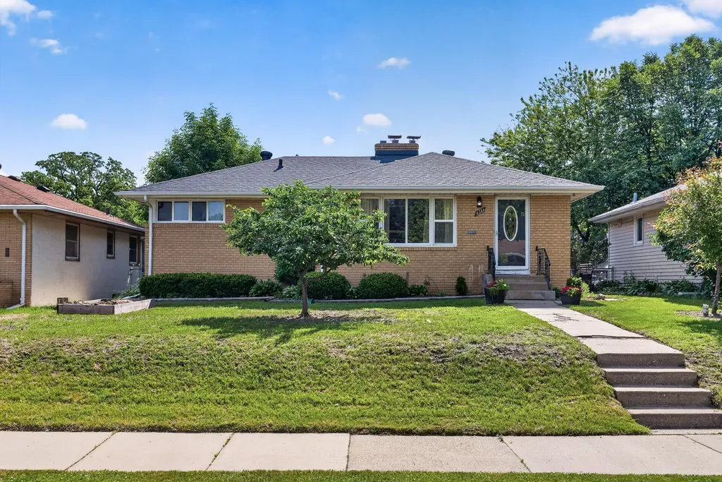 4324 Queen Avenue N Minneapolis MN 55412