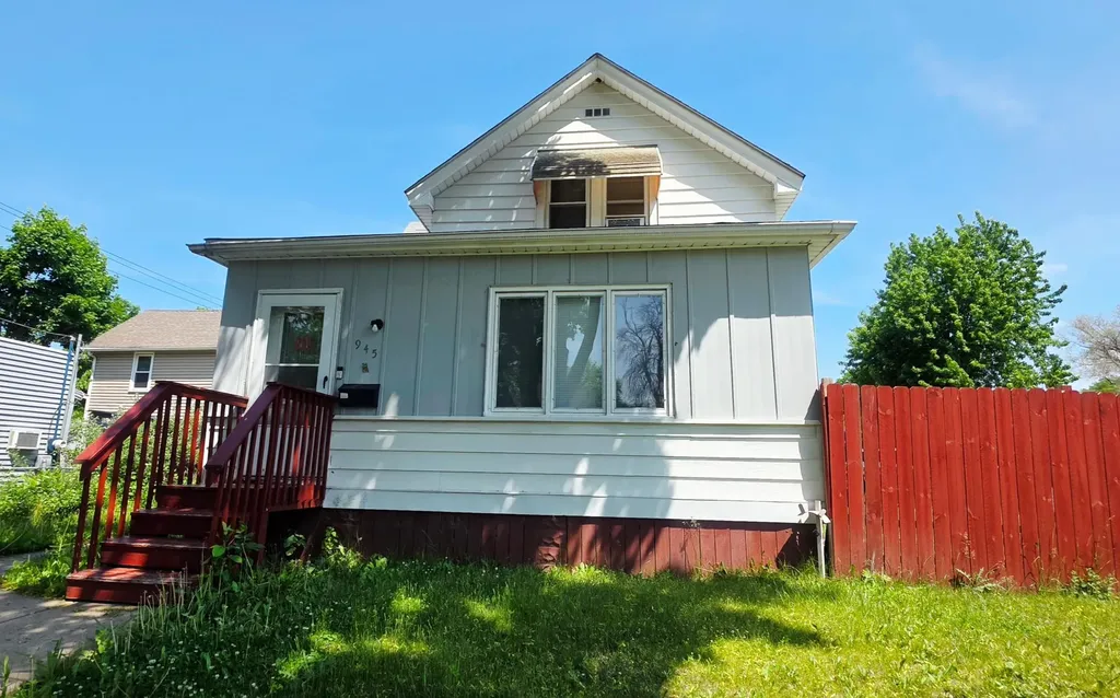 945 Geranium Avenue E Saint Paul MN 55106