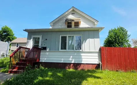 945 Geranium Avenue E Saint Paul MN 55106