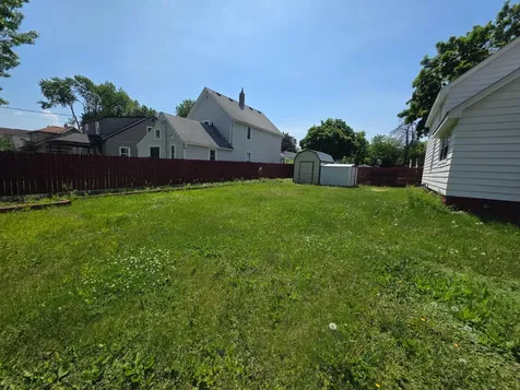 945 Geranium Avenue E Saint Paul MN 55106