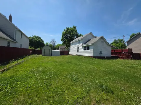 945 Geranium Avenue E Saint Paul MN 55106