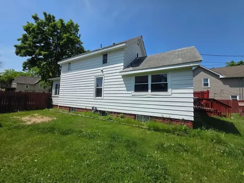 945 Geranium Avenue E Saint Paul MN 55106