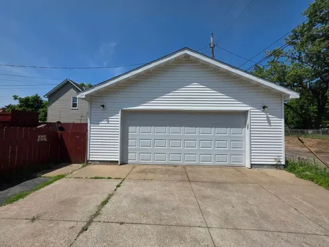 945 Geranium Avenue E Saint Paul MN 55106