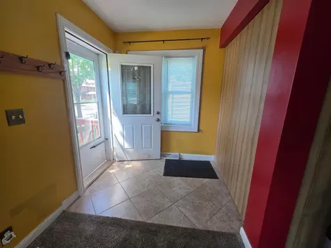 945 Geranium Avenue E Saint Paul MN 55106