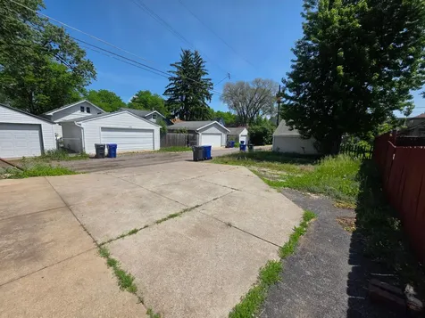 945 Geranium Avenue E Saint Paul MN 55106