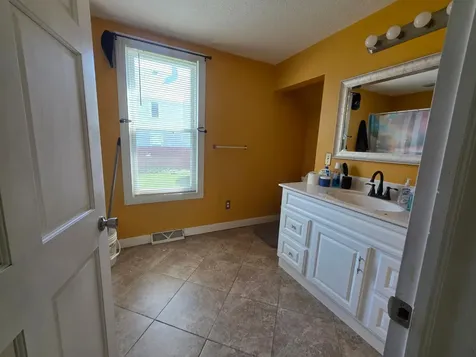 945 Geranium Avenue E Saint Paul MN 55106
