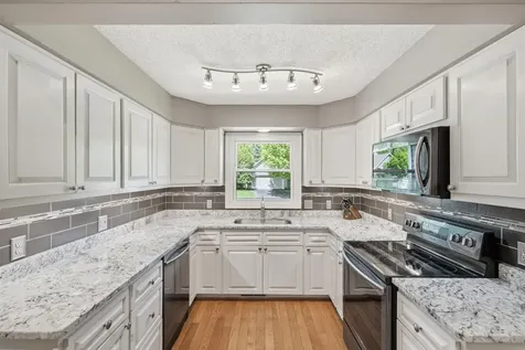 93 Castle Ridge Court Chanhassen MN 55317