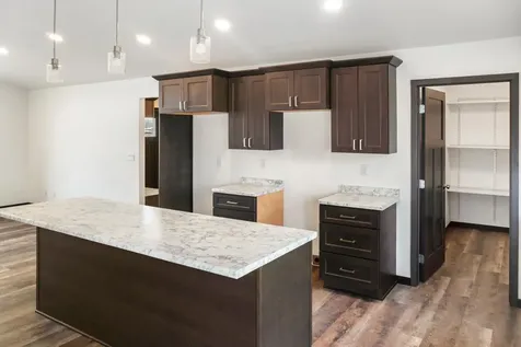 208 4th St NW Gwinner ND 58040