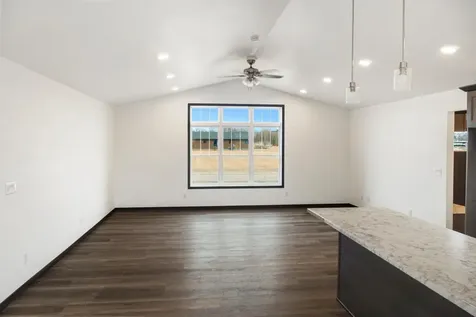 208 4th St NW Gwinner ND 58040