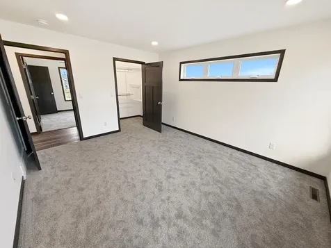 208 4th St NW Gwinner ND 58040