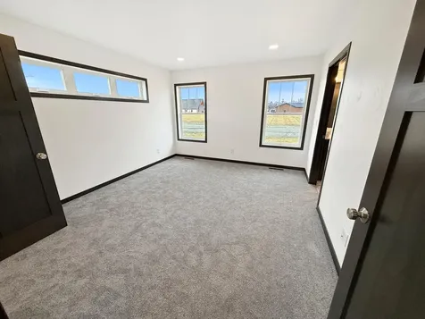 208 4th St NW Gwinner ND 58040