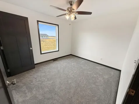 208 4th St NW Gwinner ND 58040