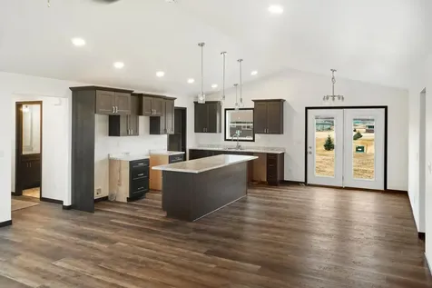 208 4th St NW Gwinner ND 58040