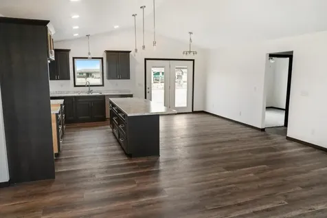 208 4th St NW Gwinner ND 58040