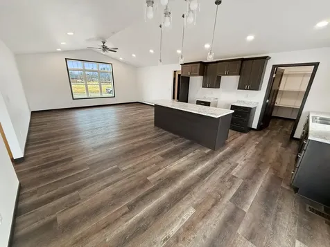 208 4th St NW Gwinner ND 58040
