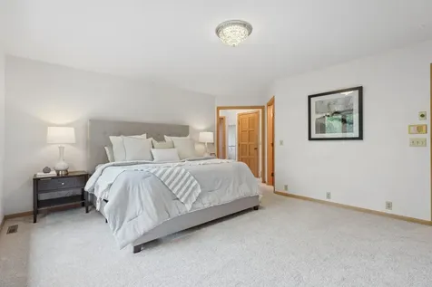 782 Evergreen Knolls Mendota Heights MN 55118