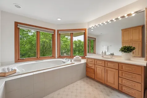 782 Evergreen Knolls Mendota Heights MN 55118