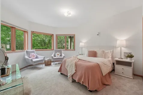 782 Evergreen Knolls Mendota Heights MN 55118
