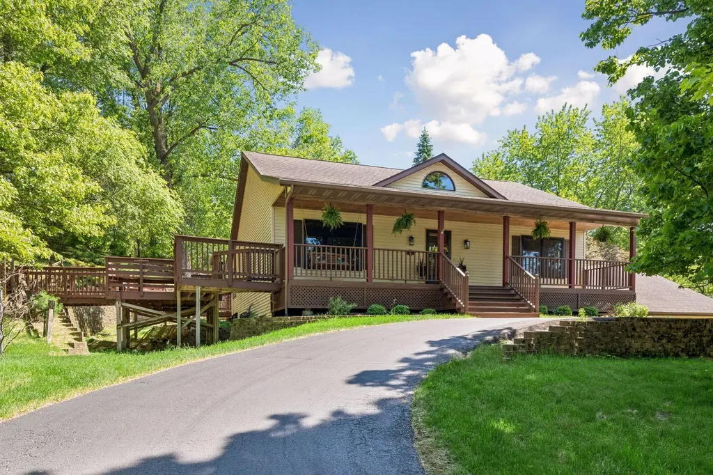 2271 Twin Bluff Road Red Wing MN 55066