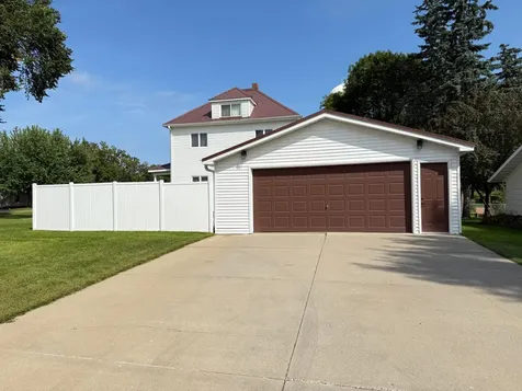 811 E Division Street Elbow Lake MN 56531