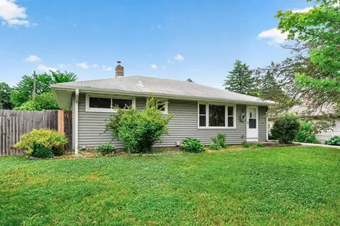 2267 Shawnee Drive North Saint Paul MN 55109