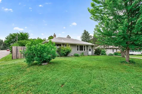 2267 Shawnee Drive North Saint Paul MN 55109