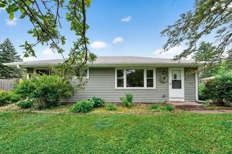 2267 Shawnee Drive North Saint Paul MN 55109