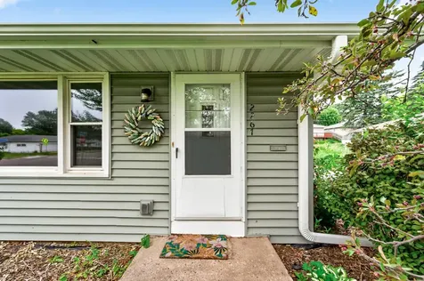 2267 Shawnee Drive North Saint Paul MN 55109