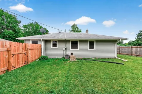 2267 Shawnee Drive North Saint Paul MN 55109