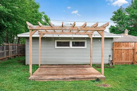 2267 Shawnee Drive North Saint Paul MN 55109